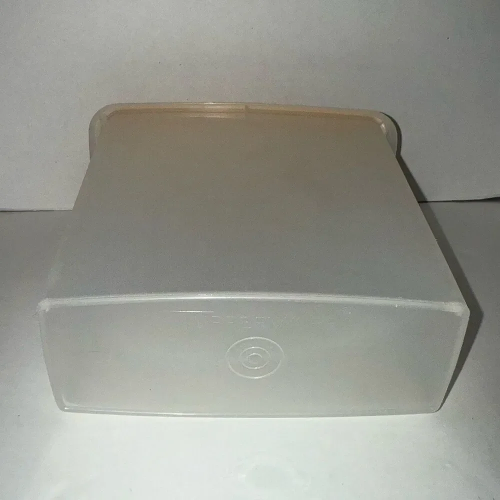 VINTAGE TUPPERWARE FOOD/BEVERAGE/CEREAL STORAGE CONTAINER # 469-9 LID # 470-6
